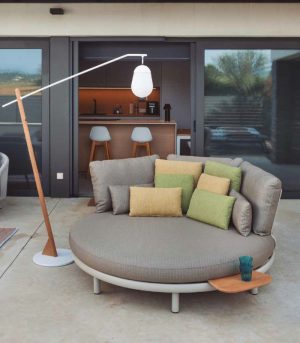 CORVA – Round outdoor daybed in sand aluminum and Sunproof fabric
