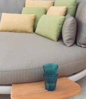 CORVA – Round outdoor daybed in sand aluminum and Sunproof fabric - Image 2