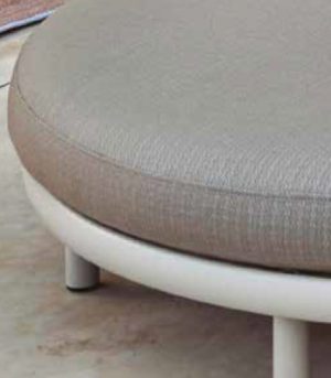 CORVA – Round outdoor daybed in sand aluminum and Sunproof fabric - Image 3