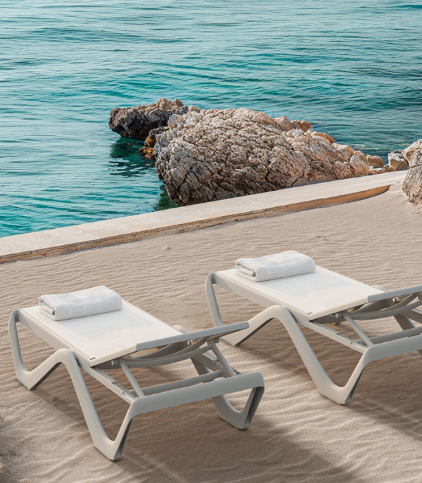 LOVE - Bain de soleil d'extérieur empilable